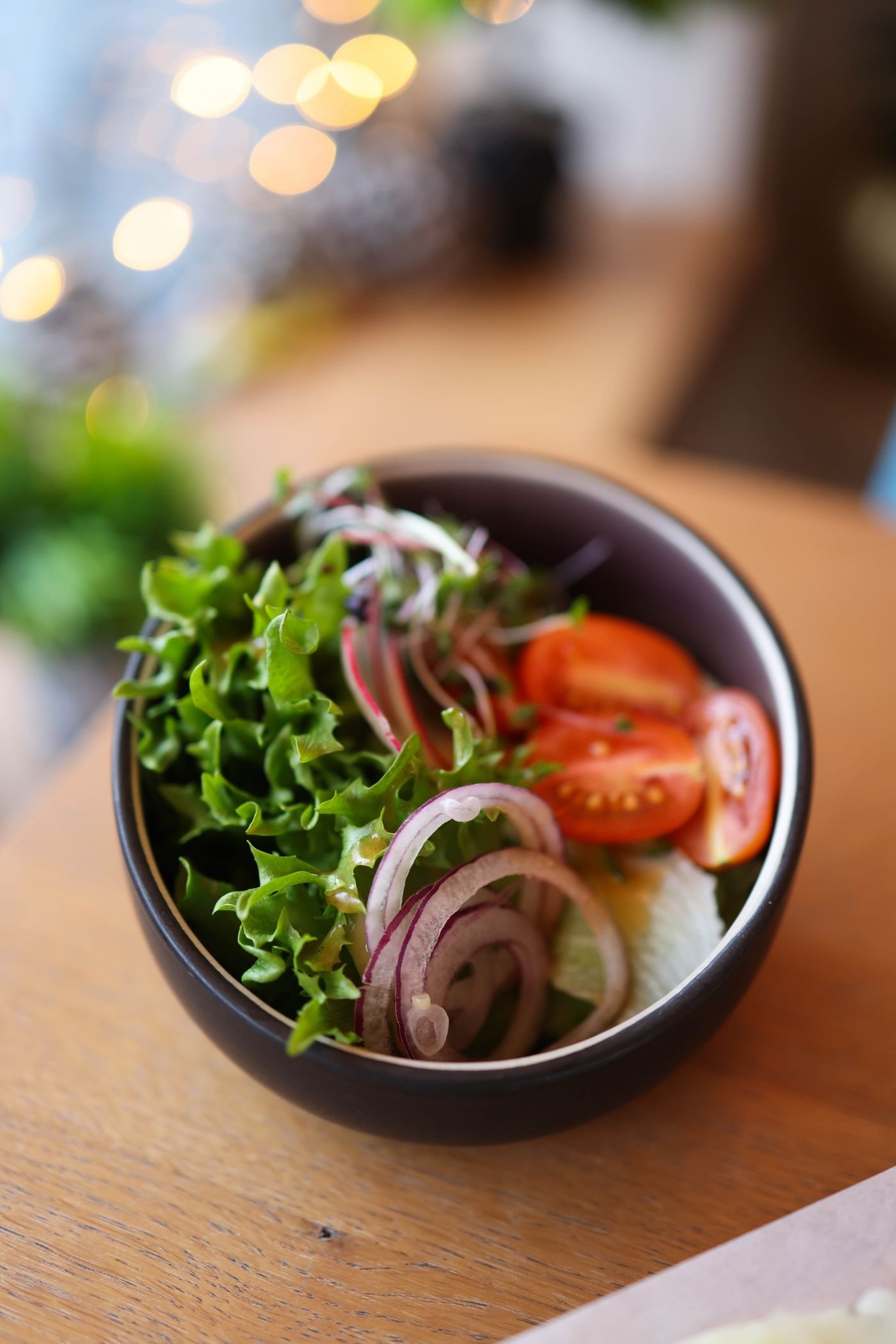 Classic Garden Salad with Red Onion Rings