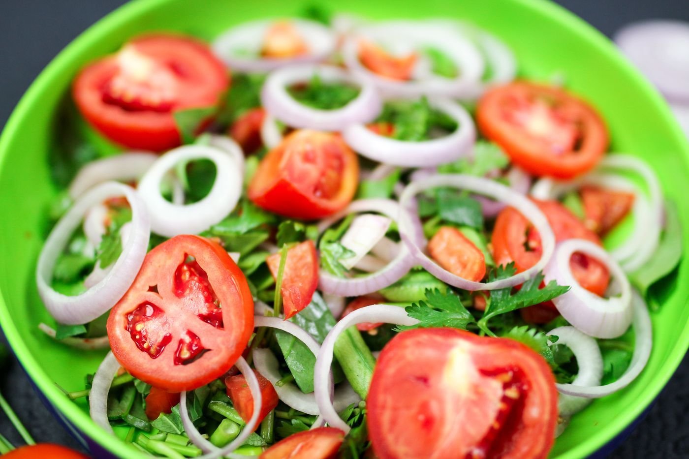 Arugula, Tomato and Onion Ring Salad
