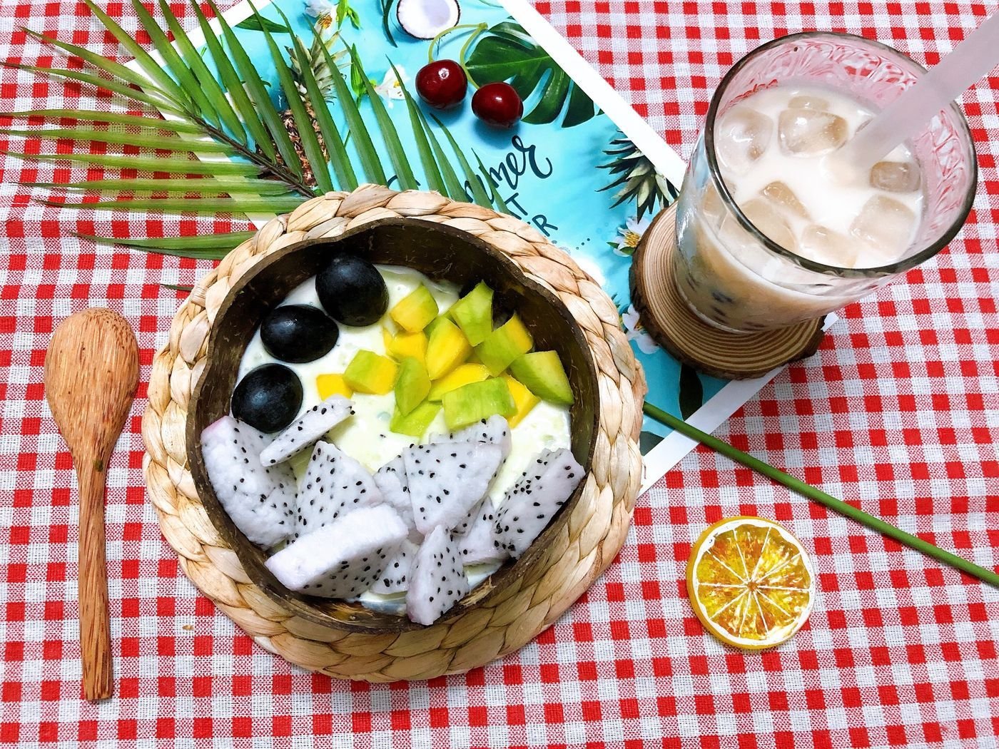 Picnic Coconut Bowl with White Pitaya